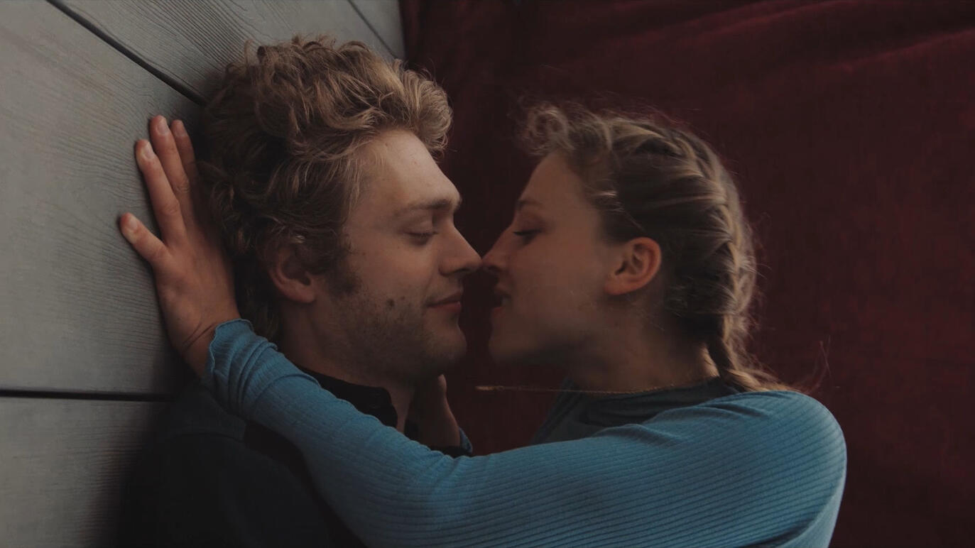 Romantische Begegnungen mit emotionaler Spannung und stilvoller Inszenierung. Ideal für dein Showreel mit Gefühl und Dynamik.