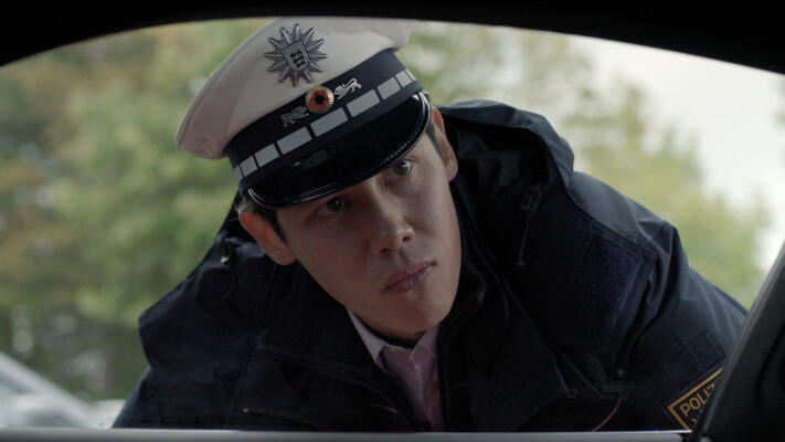 Du bekommst eine vollständige Selftape-Aufnahme mit Licht, Ton und Spiel-Coaching. Ideal für Agenturbewerbungen und aktuelle Castings.